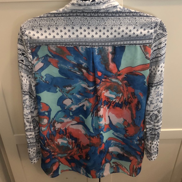 Button down - Picture 2 of 4